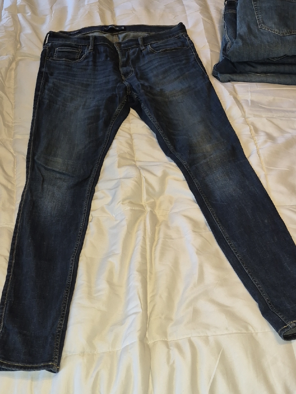 Hollister Men's Washed Dark Blue Skinny Jeans Great Fade. Patch Added